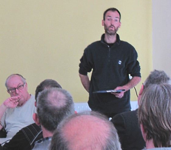 Guillaume Paques, animateur du groupe de prospection archéologique