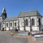 L'église Saint-Pierre du Haut-Loquin possède le plus ancien vestige religieux du département : sa tour présente encore son ancien clocher rond en silex du Xe ou XIe siècle, modifié au XIIe pour lui ajouter des pans en pierre et un étage percé de baies romanes.