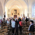 La nef principale de l'église et ses statues dont les plus anciennes sont du XVIIe