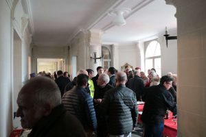 Le vin d'honneur servi dans le vestibule du château